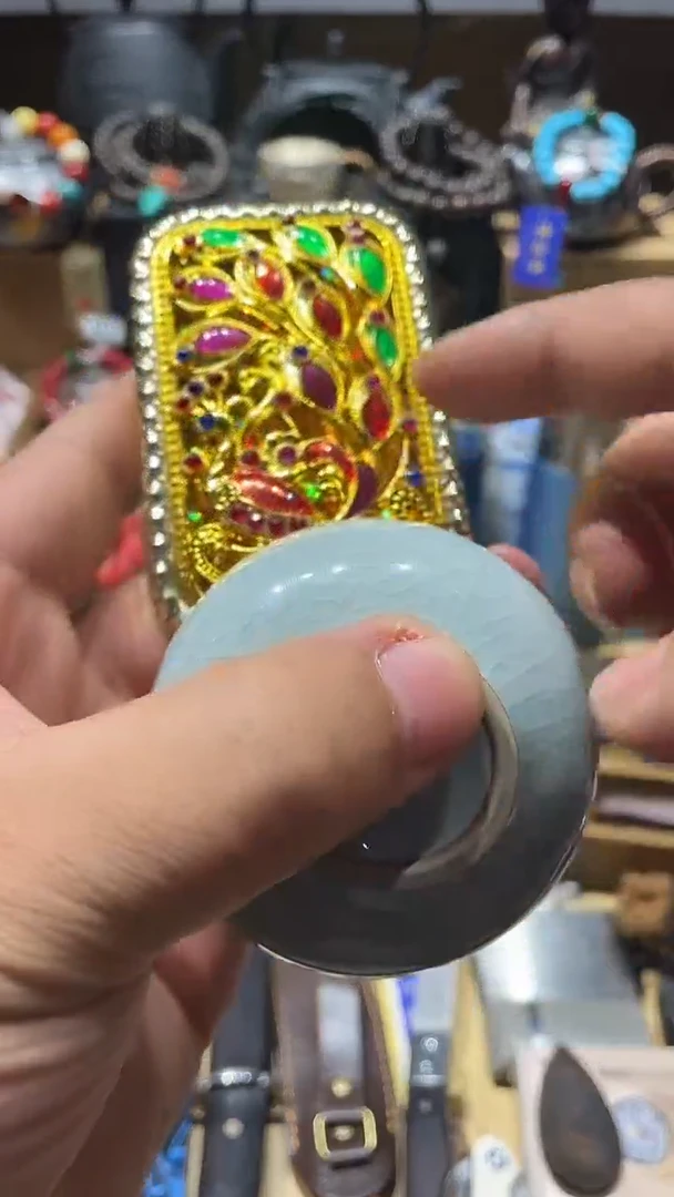 瓷片闪购商品 如图所示
