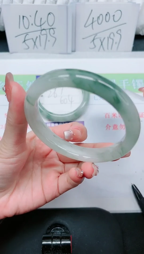 【闪购商品】石英质玉手镯未镶嵌38
