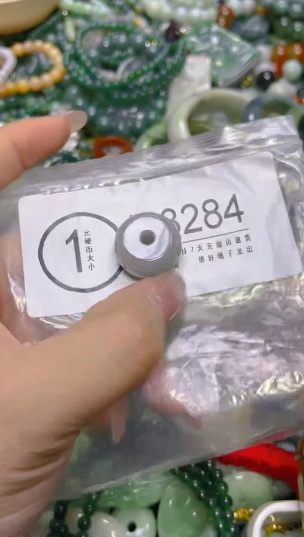 颈饰未镶嵌翡翠/H/翡翠A货，一件也是批发价