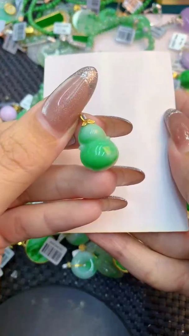 颈饰18K金镶嵌翡翠1