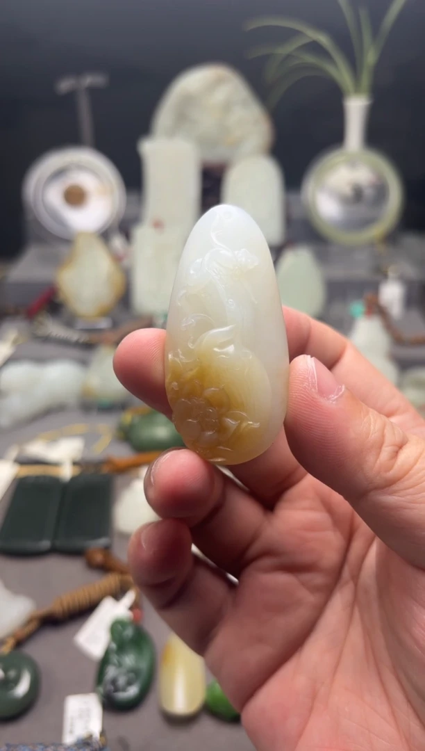 颈饰未镶嵌和田玉且末料 一路连科