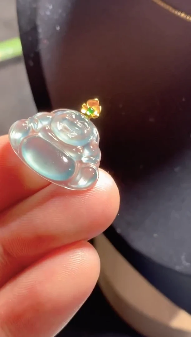 颈饰18K金镶嵌翡翠