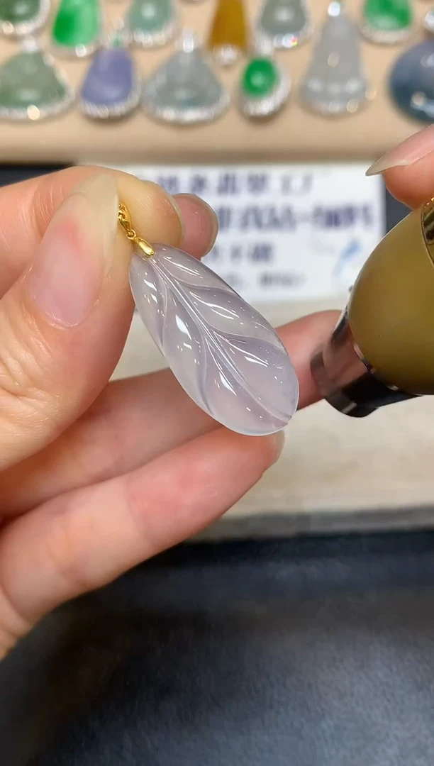 颈饰18K金镶嵌翡翠芭蕉叶【无服务费