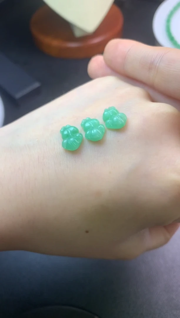 翡翠未镶嵌颈饰翡翠吊坠不挑不选 （多样性发其一）