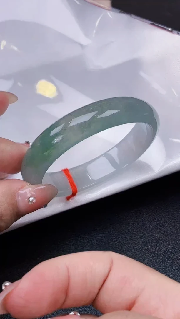 未镶嵌手镯翡翠芊**?翡翠手镯