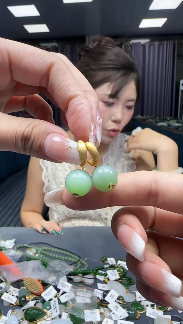 和田玉18K金镶嵌耳饰1