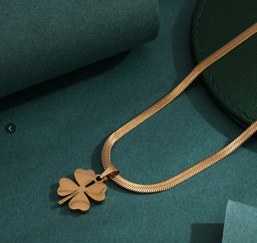 钛钢项链 四叶草锁骨链金色时尚气质轻奢坠链双面简约经典百搭