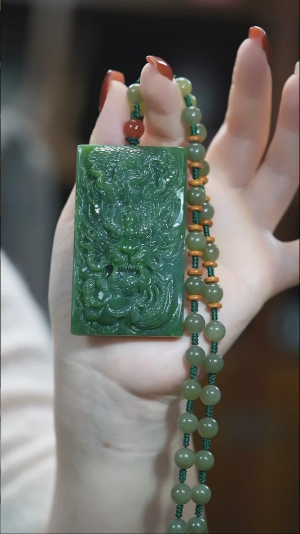 颈饰未镶嵌和田玉（碧玉）龙