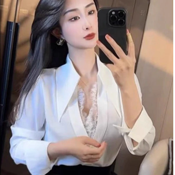 2025法式早春新款拼接蕾丝设计感V领衬衣上衣衬衫