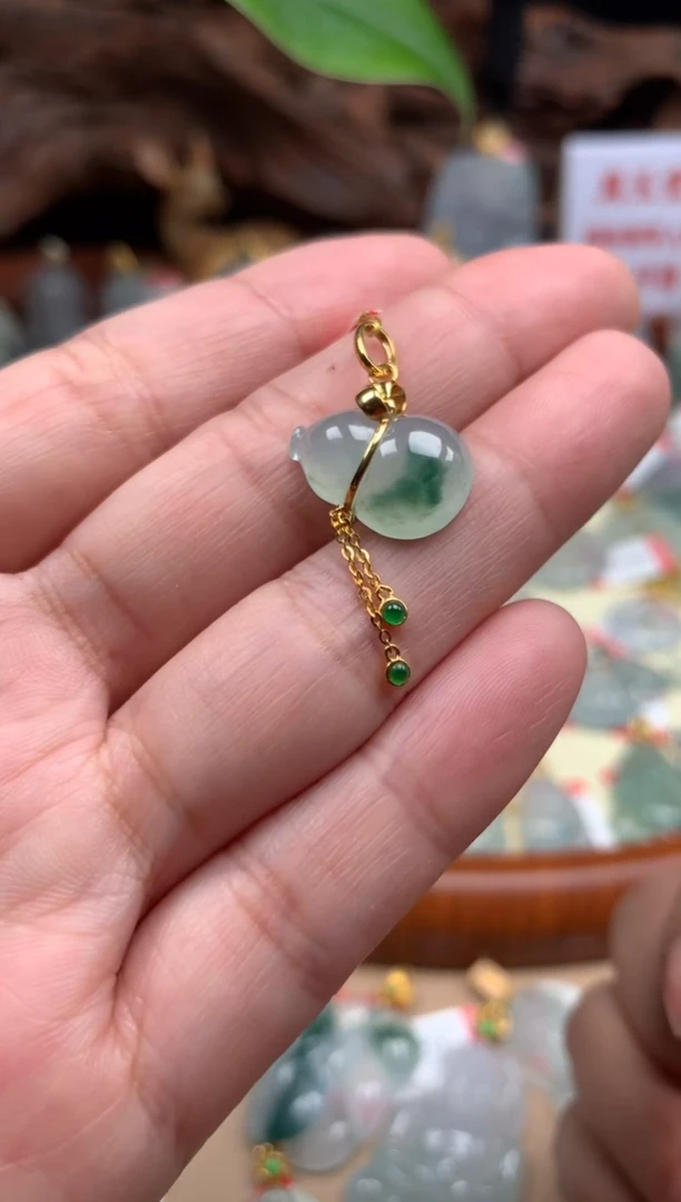【闪购商品】翡翠颈饰18K金镶嵌葫芦