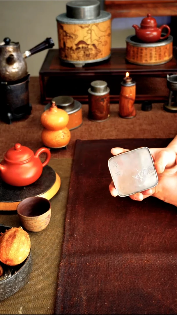 0768纯锡小方盘雕刻鱼7cm