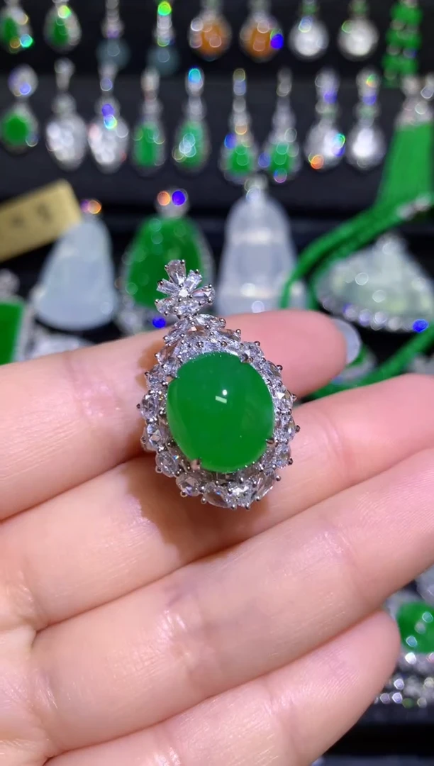 【闪购商品】翡翠颈饰18K金镶嵌高冰满绿蛋面戒指吊坠两用款