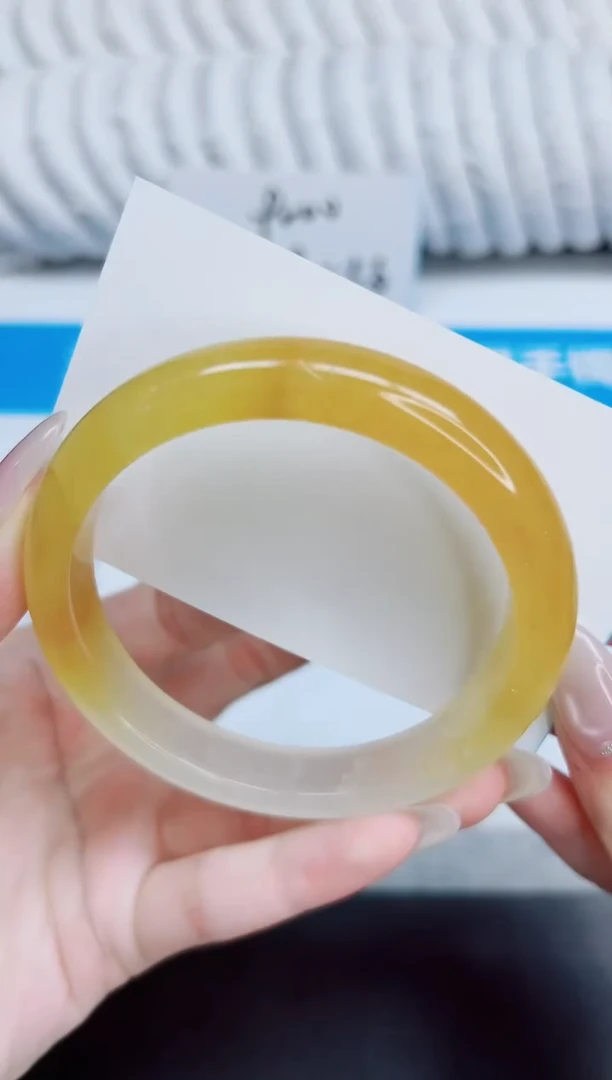 未镶嵌手镯石英质玉107/60.9