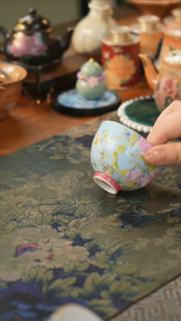 壶山有慕兮珐琅彩杯（浅蓝）