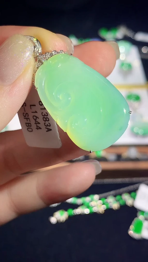翡翠18K金镶嵌吊坠(不含链)L1644多样性发其一