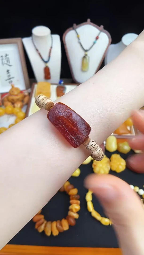 未镶嵌琥珀珠宝奇石柒月