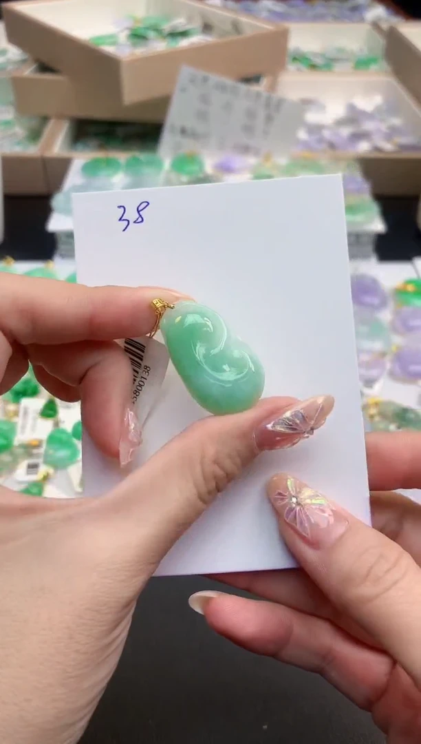 颈饰18K金镶嵌翡翠天然缅甸A货翡翠