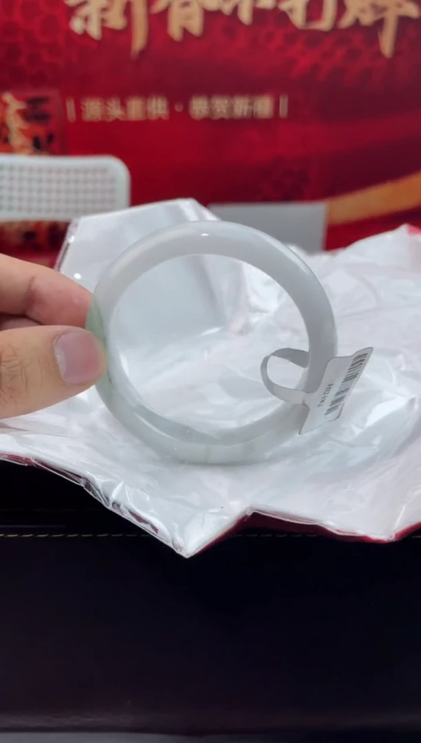 【闪购商品】翡翠手镯未镶嵌27翡翠手镯（微瑕）