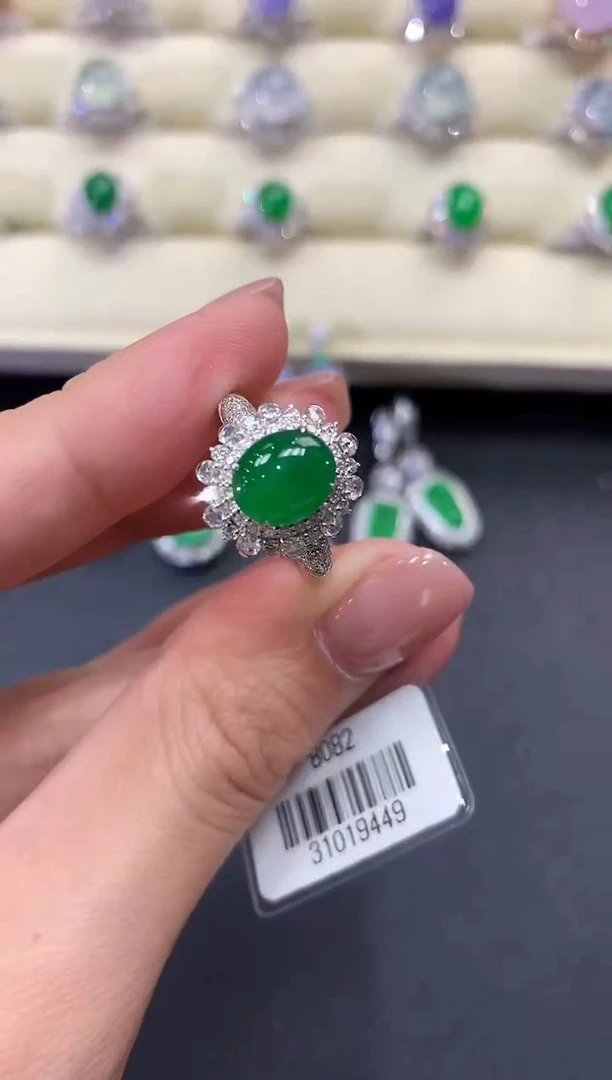 【闪购商品】翡翠戒指18K金镶嵌a138