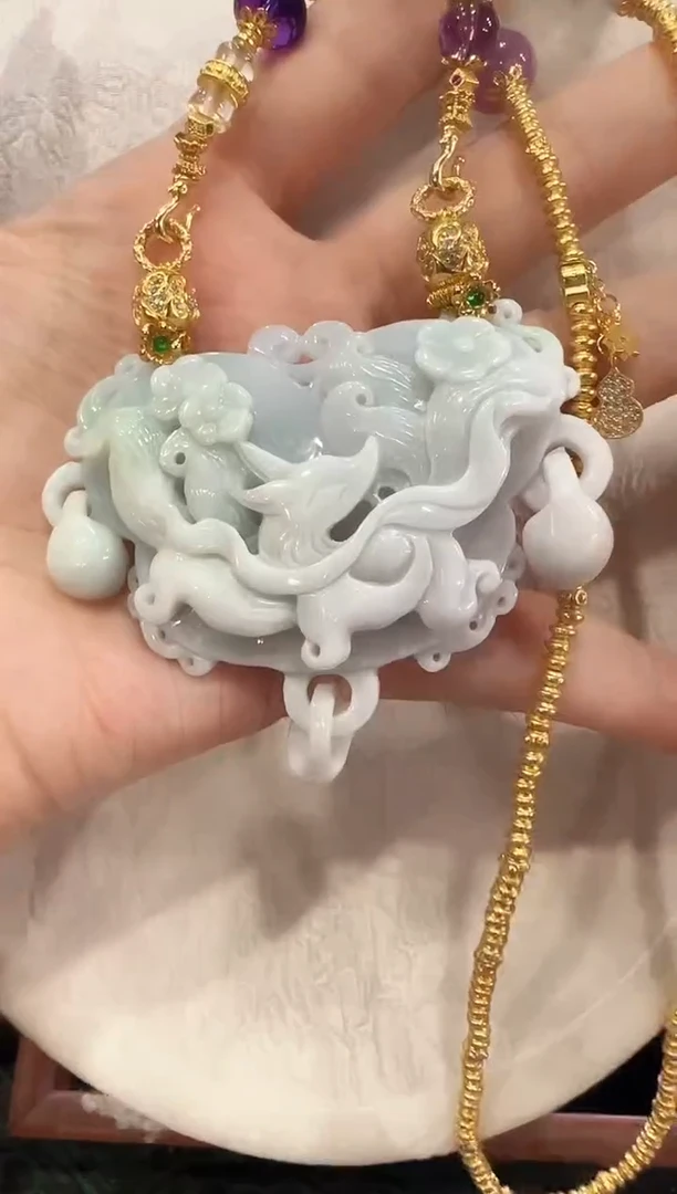 翡翠未镶嵌颈饰国风