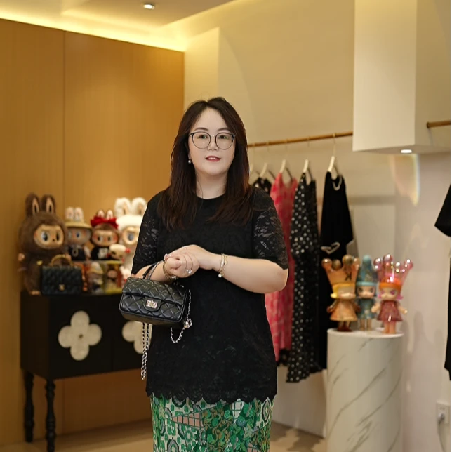 【深圳霞姐】夏季新品大码女装蕾丝镂空百搭短袖上衣