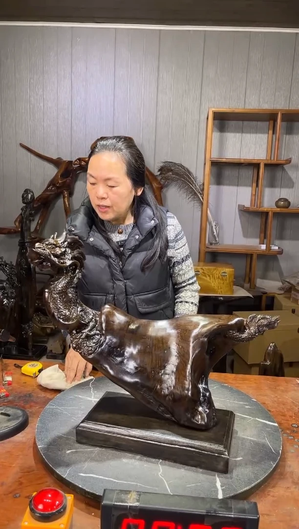 金丝楠彪**理乌木飞龙摆件