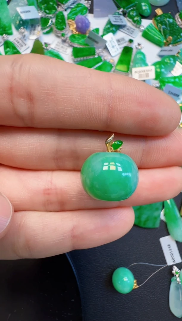 【闪购商品】翡翠吊坠(不含链)18K金镶嵌1980