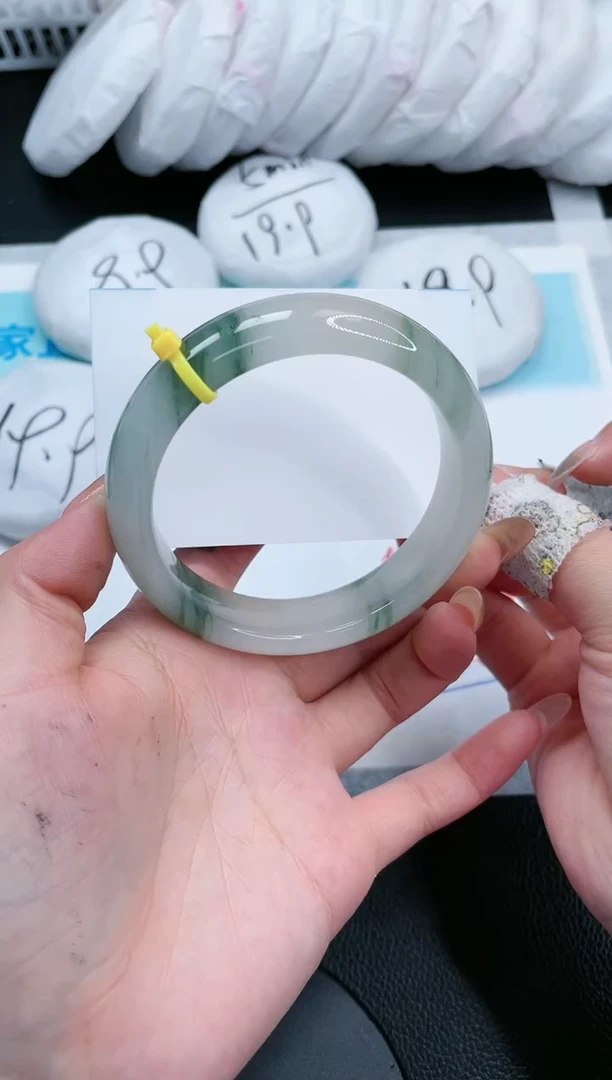 【闪购商品】石英质玉手镯未镶嵌10S365-60