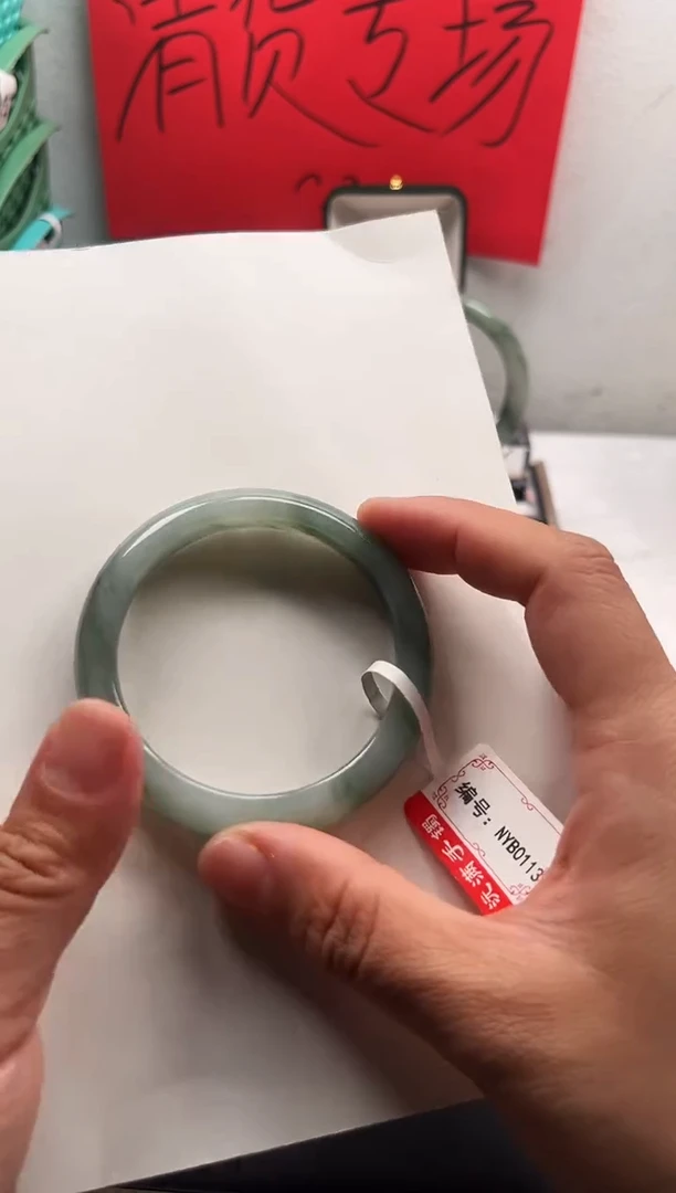 未镶嵌手镯石英质玉NYB0113