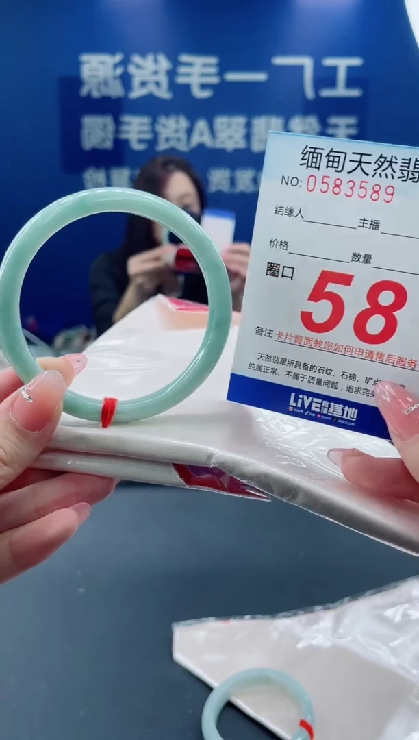 未镶嵌手镯翡翠天然翡翠手镯