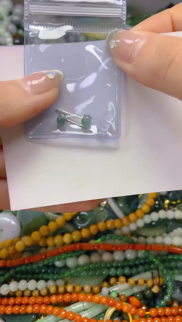 翡翠未镶嵌颈饰一单一个多样性随机发一件