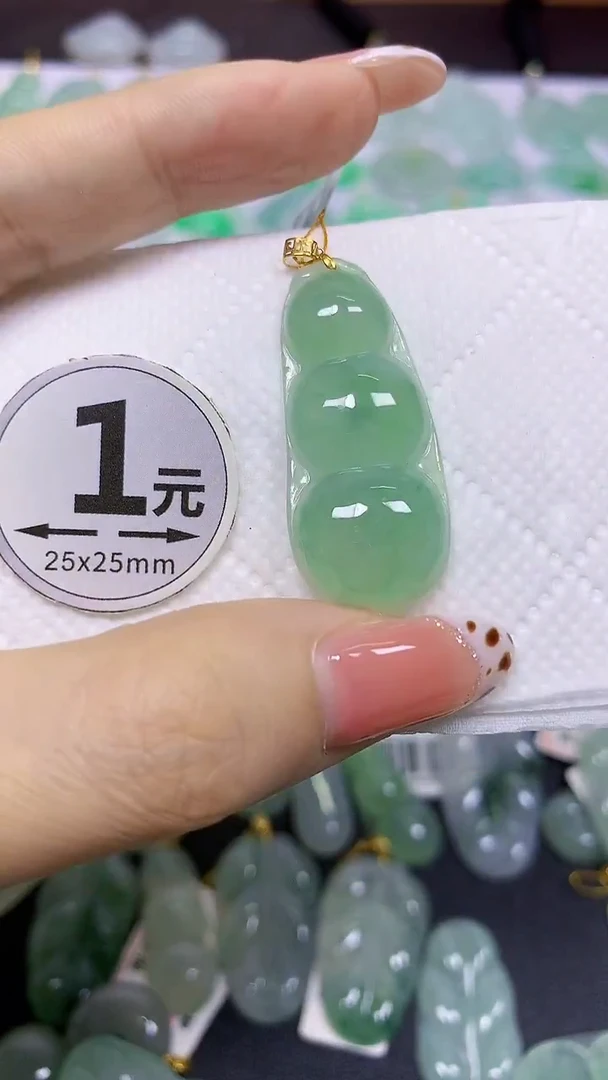 颈饰18K金镶嵌翡翠 天然翡翠A货
