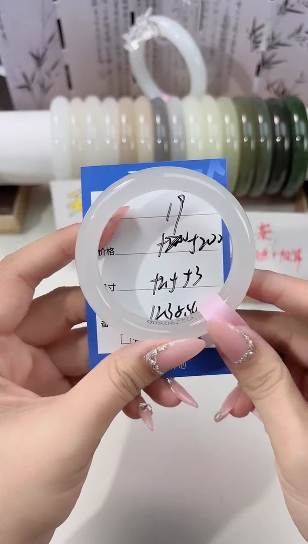 未镶嵌手镯和田玉特级高冰白19