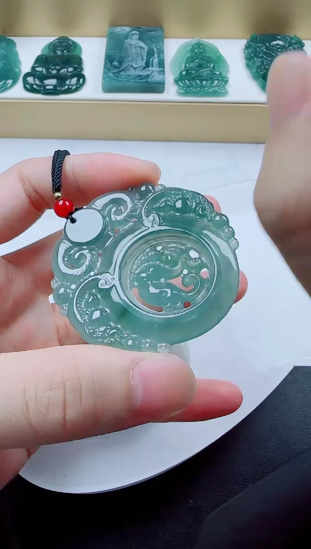 颈饰未镶嵌翡翠三羊多样性发其一