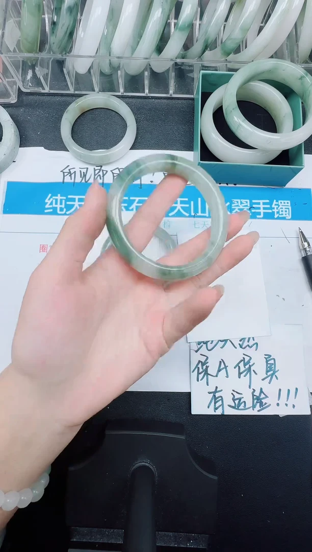 未镶嵌手镯石英质玉56-58.2