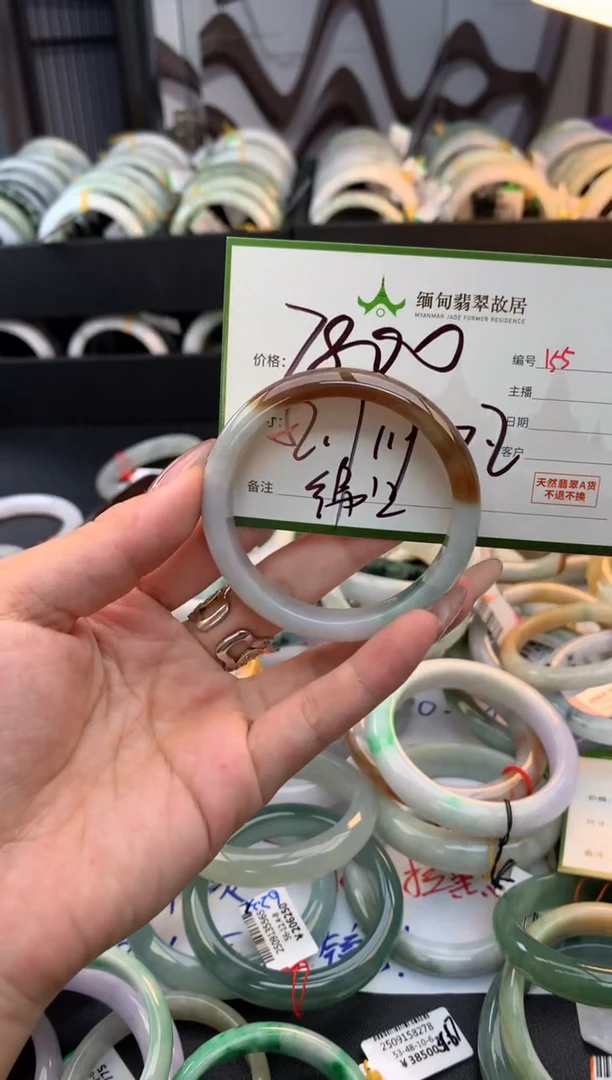 未镶嵌定制翡翠毛货需精细抛光+多人