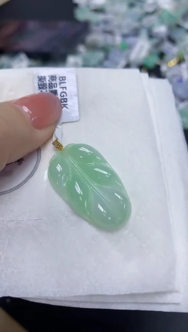 颈饰18K金镶嵌翡翠简*天然缅甸翡翠A货百元以上9元证书费自理