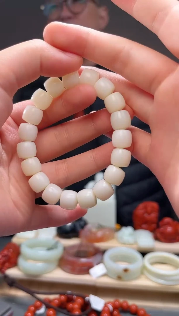 颈饰未镶嵌和田玉手串