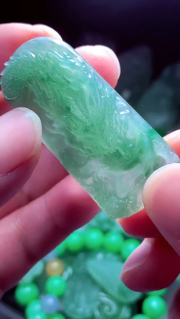 未镶嵌定制翡翠娜****?翡翠毛货定制