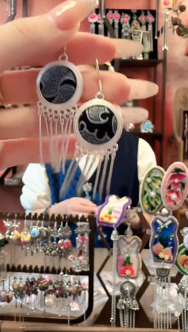 织绣云织谣民族风精美饰品 120