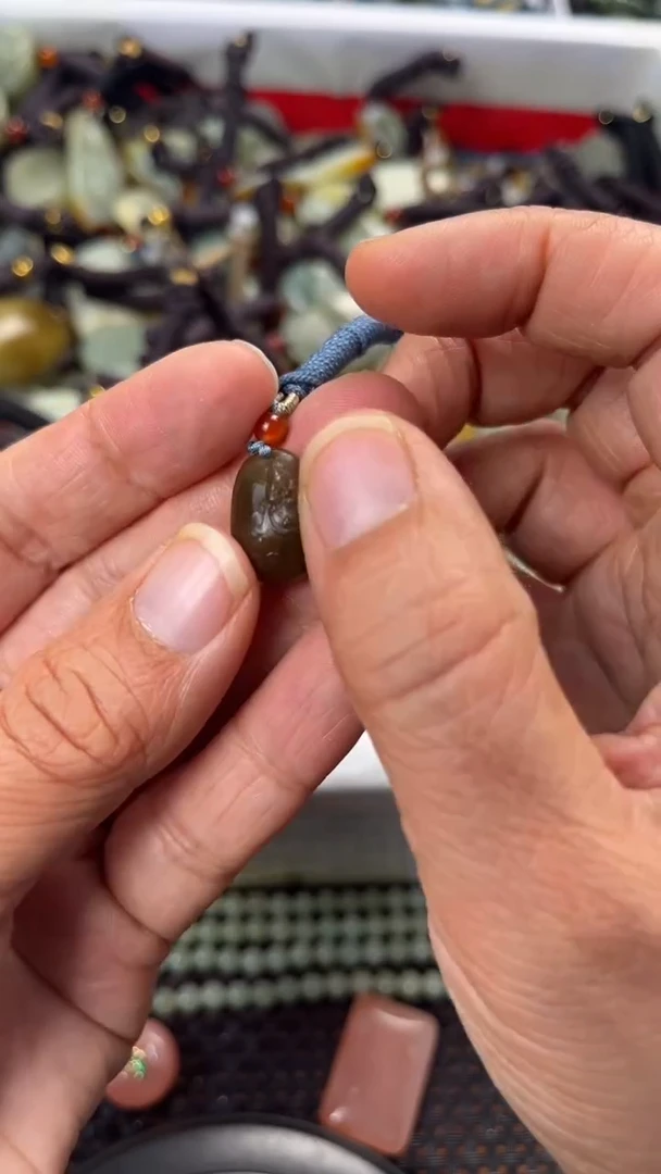 【闪购商品】和田玉颈饰未镶嵌多样性发货没有证书拍一发一有瑕