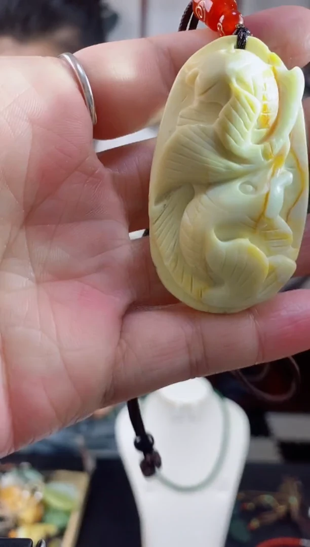 未镶嵌岫玉颈饰1