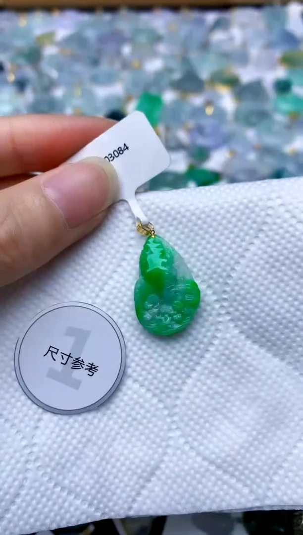 颈饰18K金镶嵌翡翠天然A货翡翠