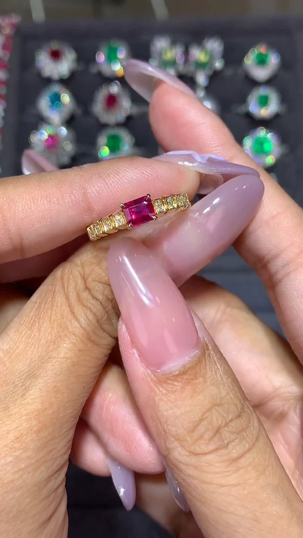 18K金镶嵌戒指红宝石0.53CT