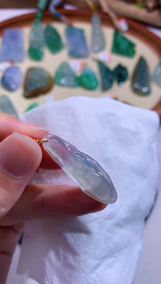 颈饰未镶嵌翡翠