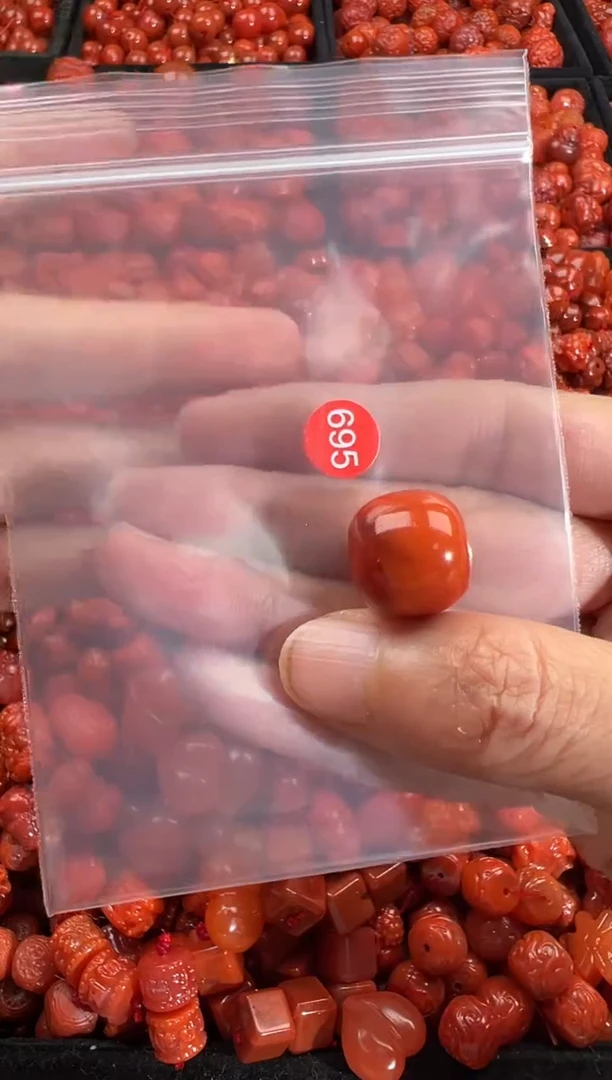 南红玛瑙未镶嵌颈饰1