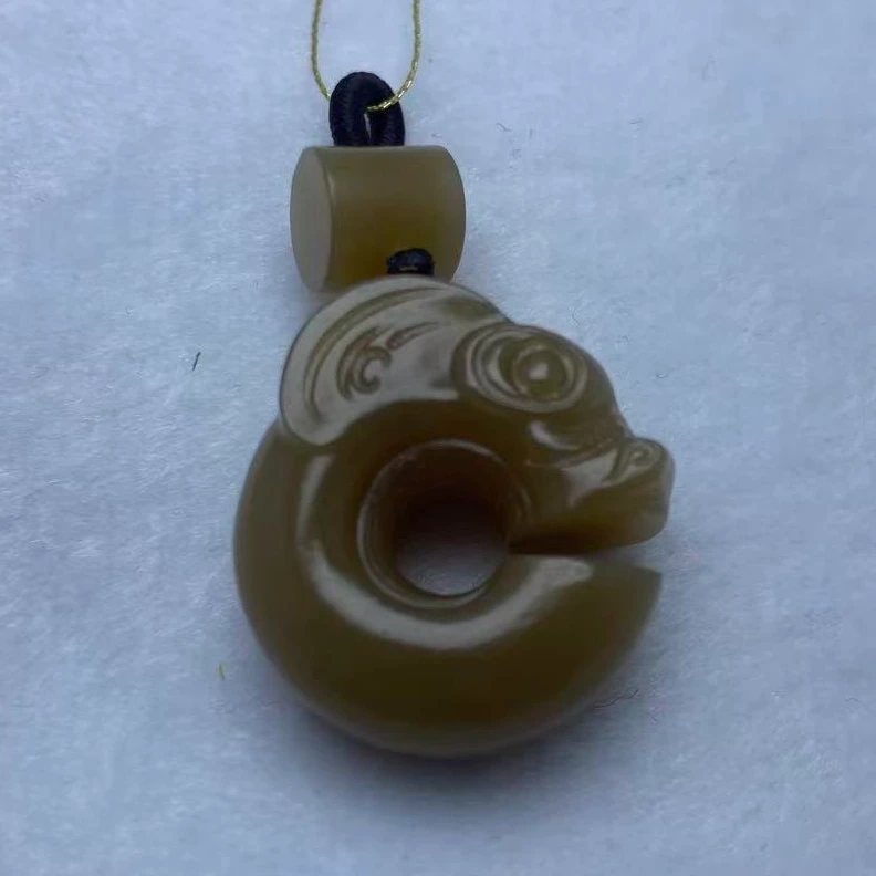 龙牌玉石挂件A022