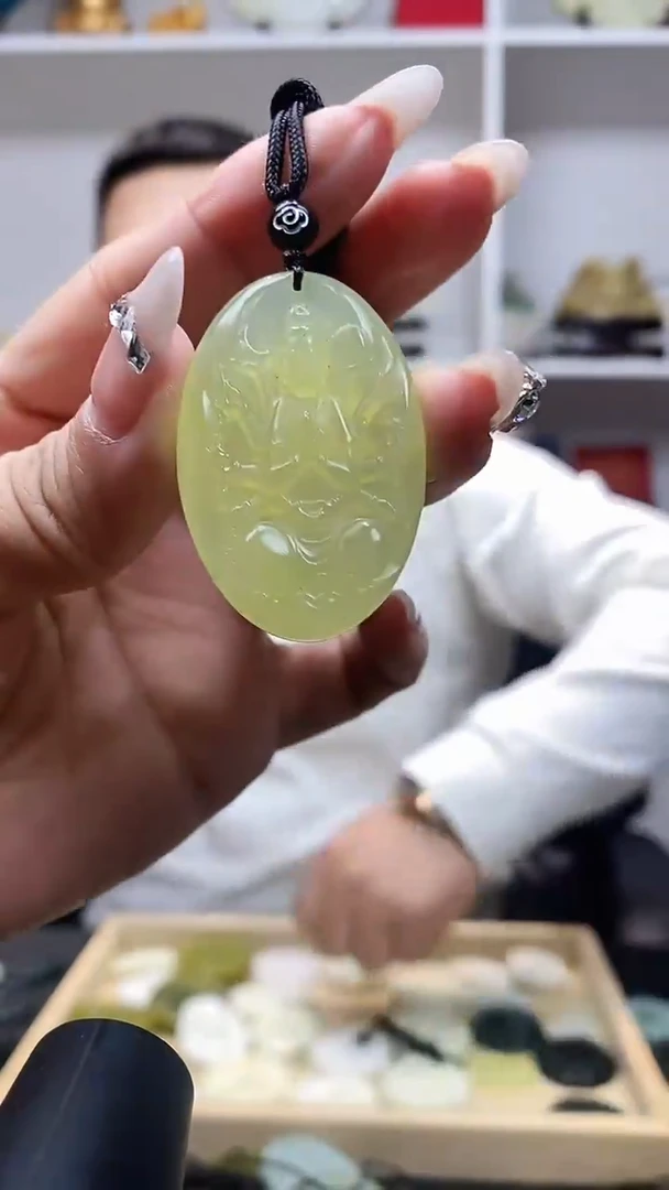 未镶嵌岫玉吊坠