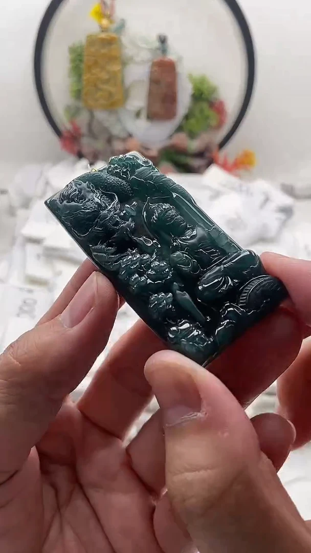 颈饰未镶嵌翡翠不动明王