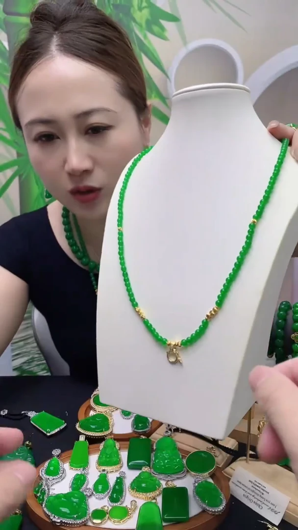 颈饰14K金镶嵌翡翠D05